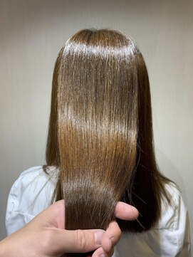 カミケンガレリア(kamiken. galleria) ツヤまとまり◎清潔感きれい美髪ストレート【カミケンガレリア】