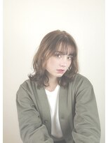 フィーカ(fiica) ミディアムレイヤースタイル