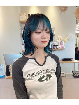 ヴィンスジオ 岐阜駅南(vince gio) ターコイズブルーのインナーカラー