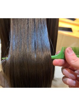 ダメージを最小限に抑えた薬剤で白髪染めをお洒落に◎ハイライトを取り入れた白髪ぼかしも人気。[赤羽駅]