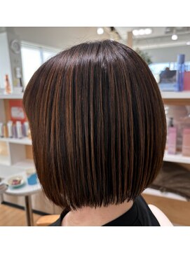 アイズクリーム(I's CREAM) 大人ボブ×白髪ぼかし（ハイライト×マニキュア）