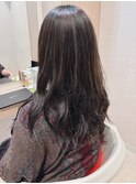 フェミニンロング暗めカラーゆるふわカール短め前髪メッシュ50代