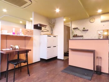 フィールアットホーム(FEEL AT HOME)の写真/【東区役所駅徒歩6分】ゆったり落ち着ける空間で,リラックスできる最高のサロンタイムをお過ごしください♪