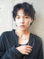 ライラ(Lyla)&nbsp;半ナマ質感　黒髪シャドウパーマ×センターパートウルフ
