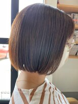 チルハウス(Chill-hus) ナチュラルストレート透け感ベージュ×ぱつっとハニボブ耳かけ