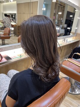 オリーブスバイネオリーブ(Olive's by neolive) 斜めバング/グレージュカラー/デザインカラー/白髪ぼかし/新宿