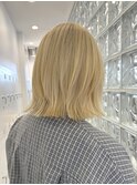 ハイトーン切りっぱなしショートボブミルクティーピンクベージュ