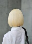 抜きっぱなしブロンド×レイヤーカットで軽やか！夏色ハイトーン