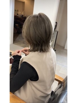 クラン(Chlan) 外ハネレイヤーくびれヘア×オリーブベージュ