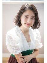 厚めバングのマーメイドアッシュハニーヘア小顔斜めバング