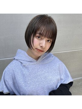 ジジ 代々木(Gigi) 【Gigi】外ハネボブ セクションカラー ペールベージュ