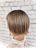 切りっぱなしボブ / ホワイトベージュ