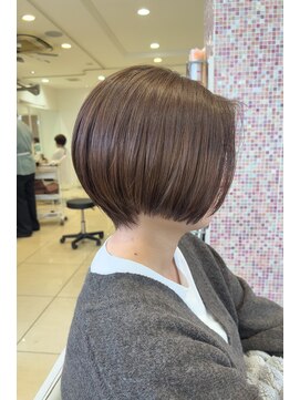 アッシュ 日吉店(Ash) サイドがポイントの長めハンサムショート