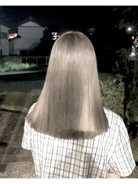 ルプラ ガーデン(le-pla garden) シルバー#グレー#切りっぱなし#ミディアム#ボブ#豊橋#豊川#田原