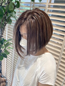 ステアケース 武蔵小杉店(stair:case) 派手にならない白髪ぼかしハイライト大人ショート