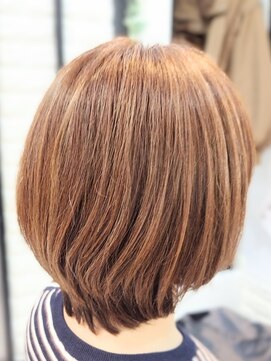 ヘアースタジオ ジェイワン(hair studio J ONE) 40代50代赤みを抑えたソフトグレージュ/ショートボブ/白髪ぼかし