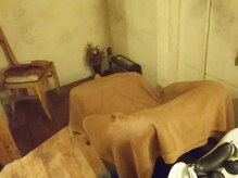 完全個室、フルフラットのシャンプー台。癒しの空間