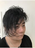 くせ毛を生かしたアシンメトリーウェーブ