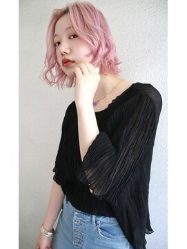 ブゾン(buZon) 【buZonブゾン】くびれロブ×ホワイトピンクカラー