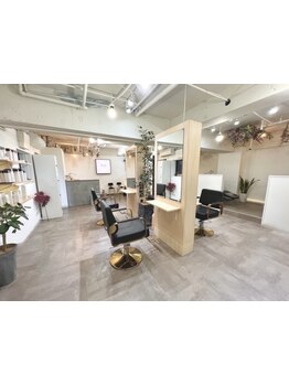 《矢場町3分》大人女性が通う隠れ家サロン。マンツーマン制なので最初から最後まで同じスタイリストが担当!