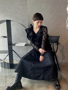 イトシテ モードに決まるシャープなカットライン【担当 高橋賢吾】