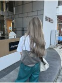 柔らかいグレージュのシャドールーツ