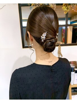 メール(Mer...) 結婚式お呼ばれヘア/タイトシニヨン