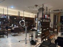 アール ヘアーアンドメイク 林店(R Hair&Make)の雰囲気（オシャレな店内）