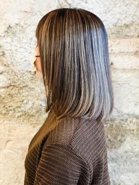 フロール 上大岡(Flor) 【Flor_上大岡】*切りっぱなしロブ＋ハイライトアッシュ*