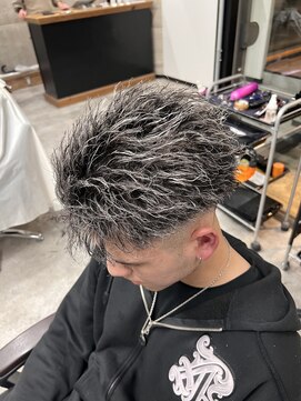 イーラ(era) メンズパーマホワイトメッシュ縦落ちツイスパアップバング