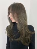 オリーブベージュ_斜めバンググレージュカラー_ba455381