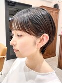 顔型に似合わせた耳掛けショート