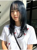ネイビーブルー　セミロング　レイヤーカット　小顔バング