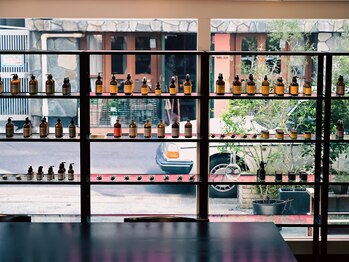 L'HOMME CINQ【ロムサンク】