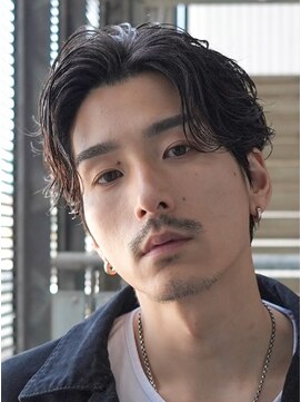 レタッチ バイ フィフス 天神大名(RETOUCH by fifth) 天神大名フェザーパーマメンズカットセンターパートウルフ30代