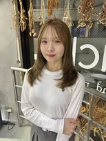 リュッカ(Lyuck)&nbsp;【MANA】Aラインスタイリングのレイヤーとオリーブベージュ