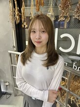 リュッカ(Lyuck)&nbsp;【MANA】Aラインスタイリングのレイヤーとオリーブベージュ