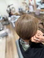 ヘアーアンドリラクシング シザリア(Sizallia)&nbsp;丸みショート/白髪ぼかしハイライト/40代/50代/60代