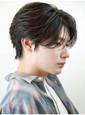 前下がり毛流れセンターパートメンズミディアムショート