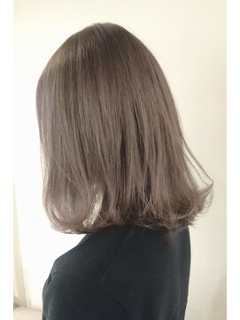 ユーフォリア 新宿通り(Euphoria) 【Ｅｕｐｈｏｒｉａ】外ハネ☆パールグレージュ☆ミディアムボブ