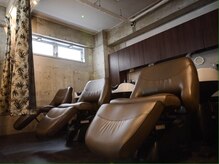 シャンプー台で癒しの時間を。『高濃度炭酸SPA』×『頭皮の悩み改善シャンプー』が嬉しい[本八幡/前髪]