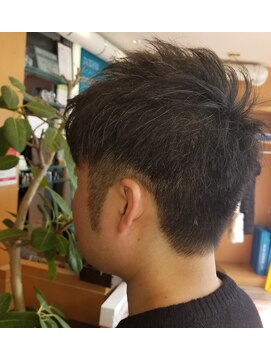 クラージュ 二十四軒店(HAIR SPACE COURAGE) シャープな毛束で作る立体感☆ツーブロックショート