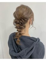 ルプラ カルム(le-pla Calme)&nbsp;編み下ろしアレンジ♪編み込み/ローポニーテール 20代30代40代