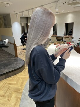 ロンド レア 天神大名店(Lond Le’a) ミルクティーベージュ/ダブルカラー/ブリーチ/くびれヘア