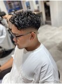 外国人風アップバングスタイル