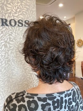 クロス(CROSS) ショートパーマ ヘナでつややかカラー