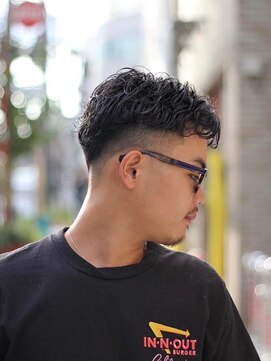 キングスマントーキョー 府中店(KINGSMAN TOKYO) ツーブロックマッシュ/波巻き/ハイライト/束感<理容室><府中駅>