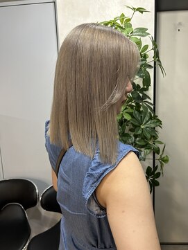 ユニー(uniii) 【uniii/新宿】切りっぱなしボブ×ミルクティーブロンド