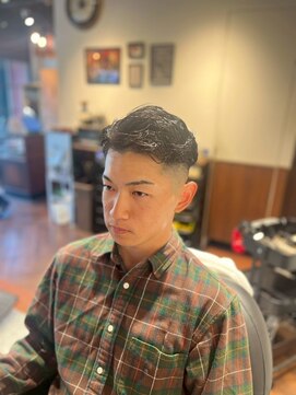 キングスマントーキョー 多摩センター2nd(KINGSMAN TOKYO) 七三分けフェードスタイル×パーマ