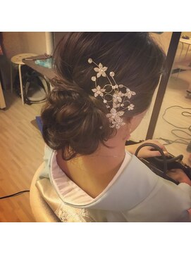 ヘアーセット モコロ(Hair Set MOCORO) 綺麗めアップ